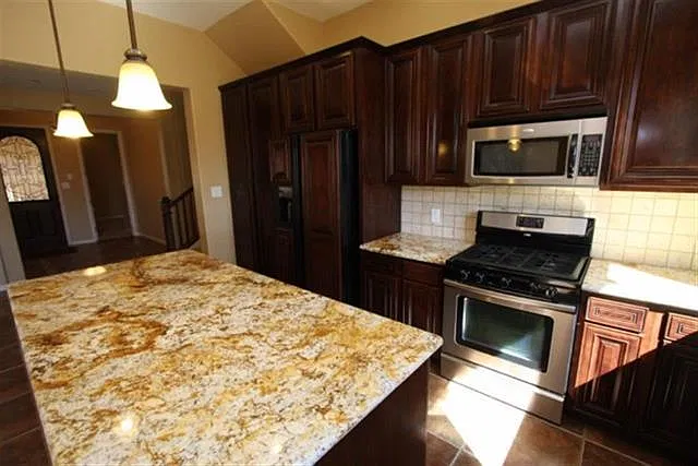 Gorgeous Condo — Photo 3