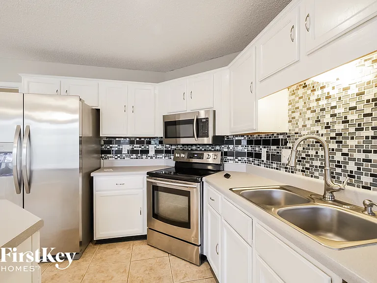 70 Center Oak Dr — Photo 7