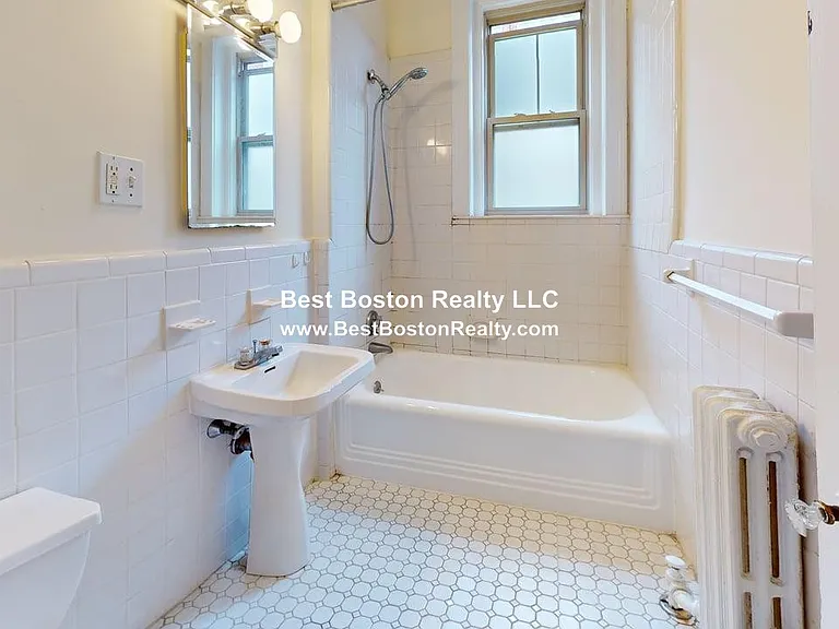 91 Trowbridge St #4 — Photo 4