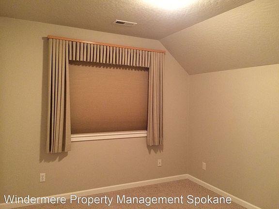 5th image of 1820 N Holl Blvd