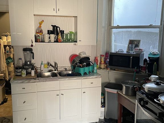 2nd image of 1513 N Avers Ave