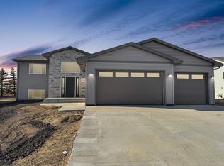 316 7th Ave SW, Surrey, ND 58785