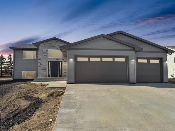 316 7th Ave SW, Surrey, ND 58785