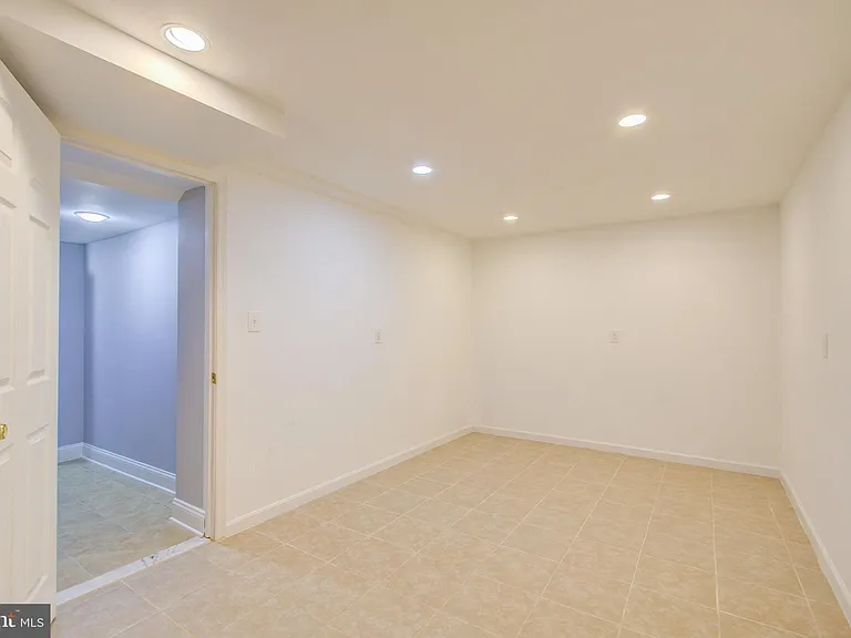 9203 Cedarcrest Dr — Photo 37