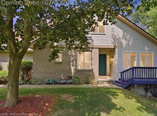 1310 Bay Hl, Waterford, MI 48327