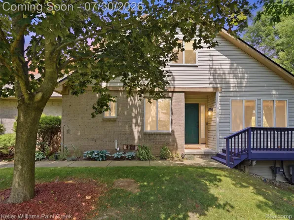 1310 Bay Hl, Waterford, MI 48327