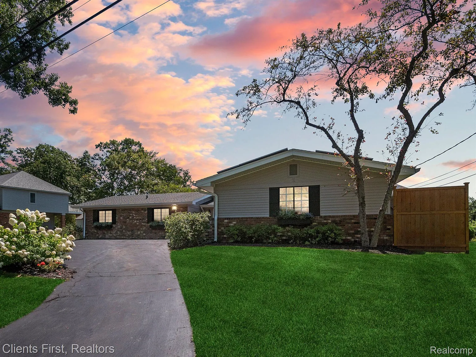 4706 Curtis Ln photo 1