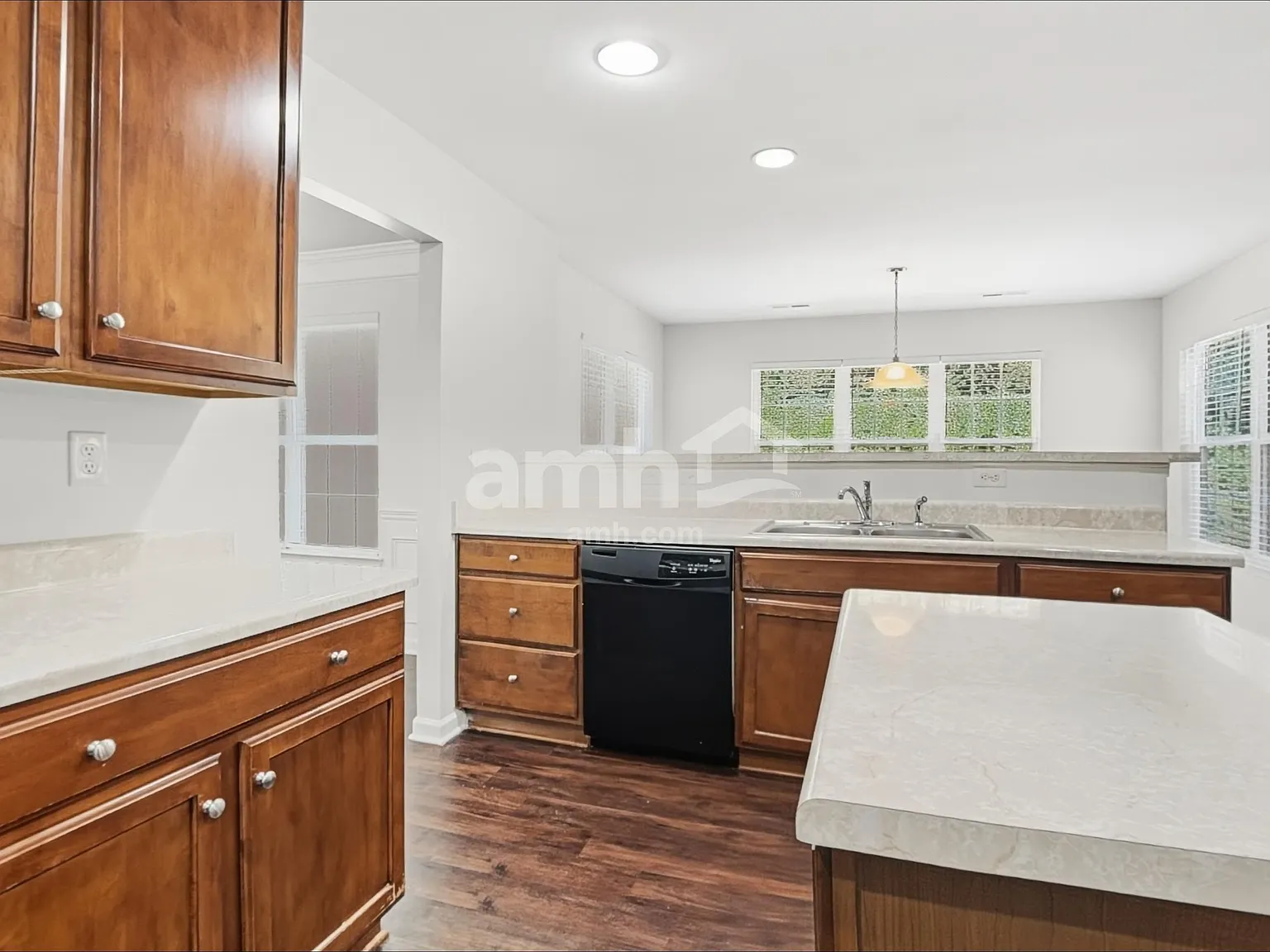 4 bed, 2.5 bath, 2742 sqft, $2,750 — Photo 3