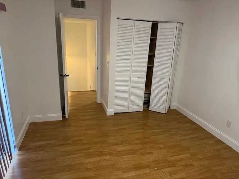 1210 SW 118th Ter — Photo 6