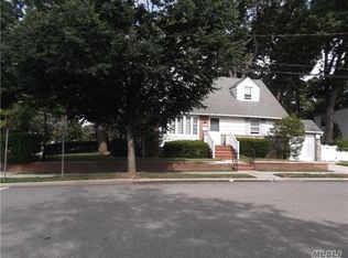 86 S Montague St, Valley Stream, NY 11580