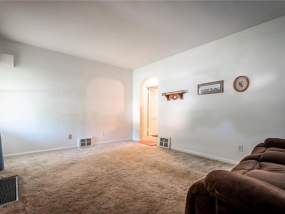 5th image of 479 Stevenson Ave