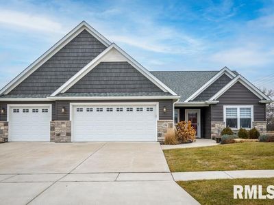 150 Muhs Cir, Eldridge, IA, 52748