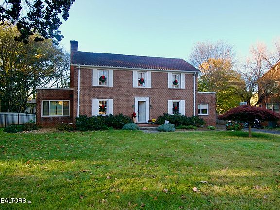 2nd image of 1015 Oak Park Ave