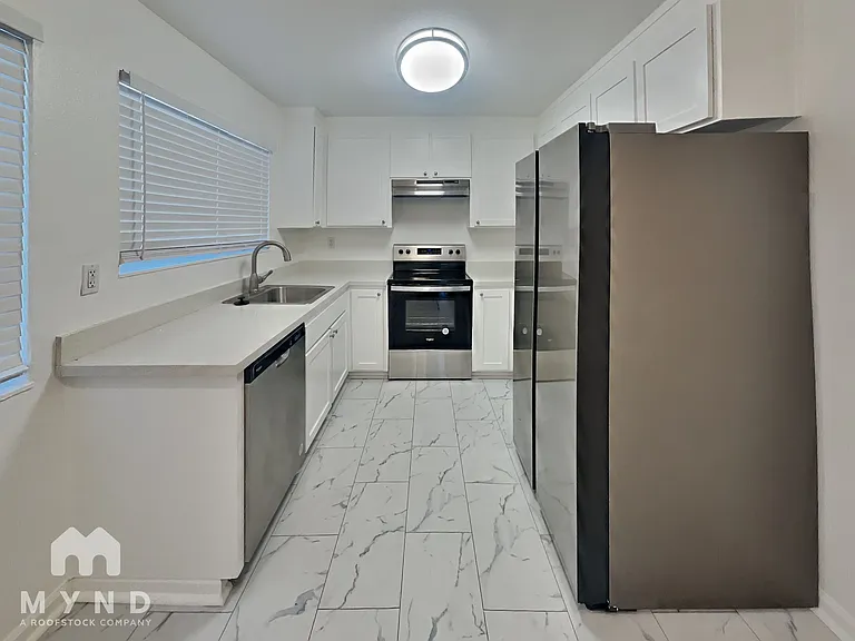 2421 Cypress St — Photo 6