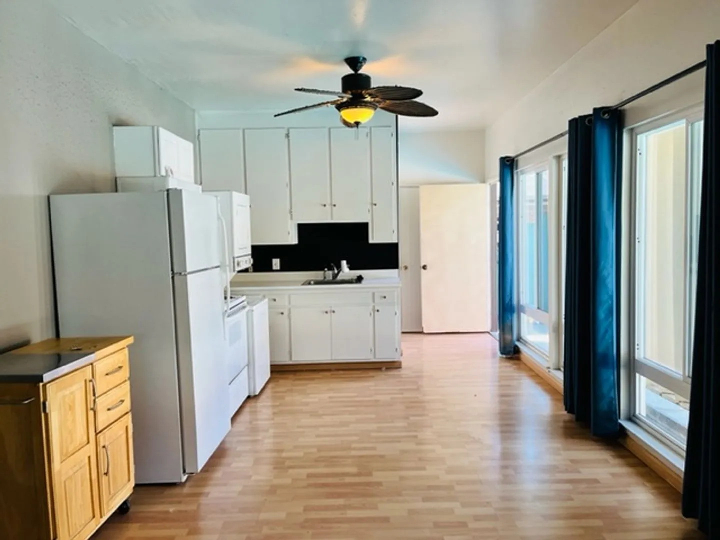 Adorable Studio in Upper Land Park!! — Photo 2