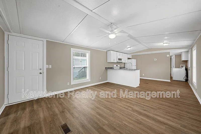 2 bed, 1.0 bath, 840 sqft, $895 — Photo 4