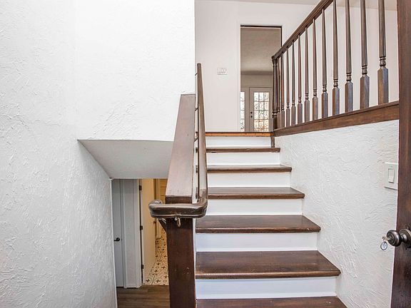3rd image of 228 Norfolk Dr