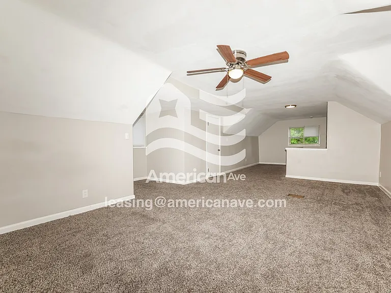 823837_012_bedroom_13.jpg