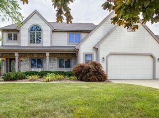 8063 S Forest Meadows Dr, Franklin, WI 53132