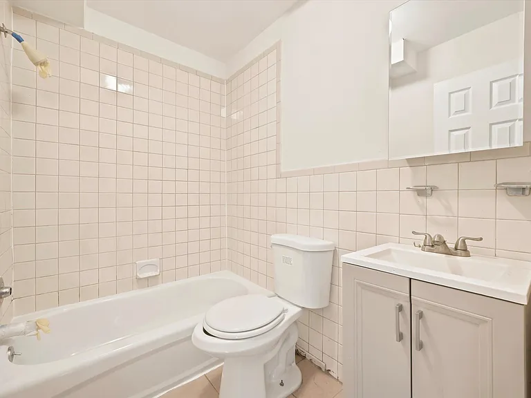 1721 W Tioga St #4 — Photo 8