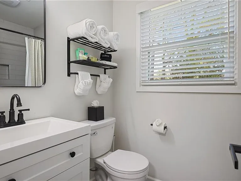 677 Hillandale Cir SW — Photo 25