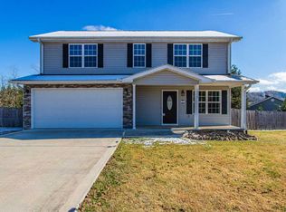 1022 Stones Throw Ln, Sevierville, TN 37876