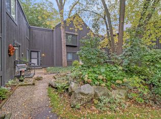 246 Dunbarton Ct, Kalamazoo, MI 49006