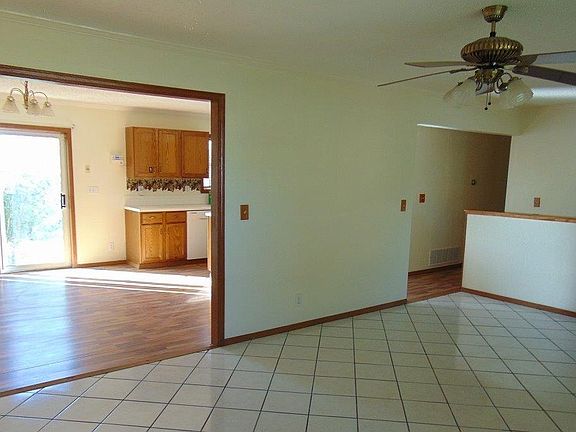 4th image of 1450 S Clay Ave