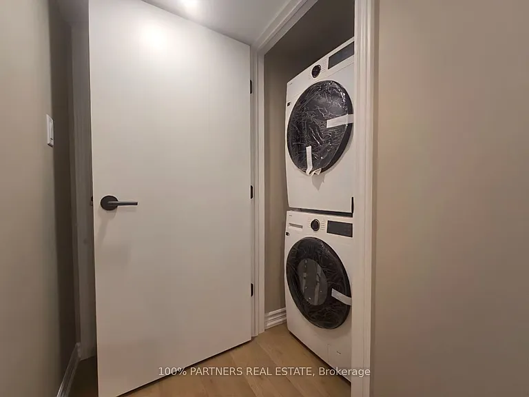 244 Burbank Dr #BASEMENT — Photo 18