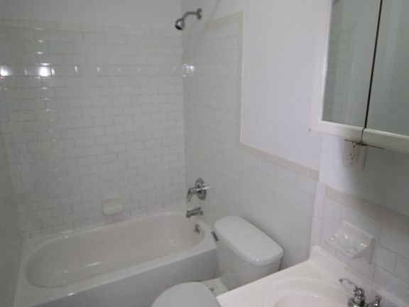 5th image of 110 E 7th St APT 17