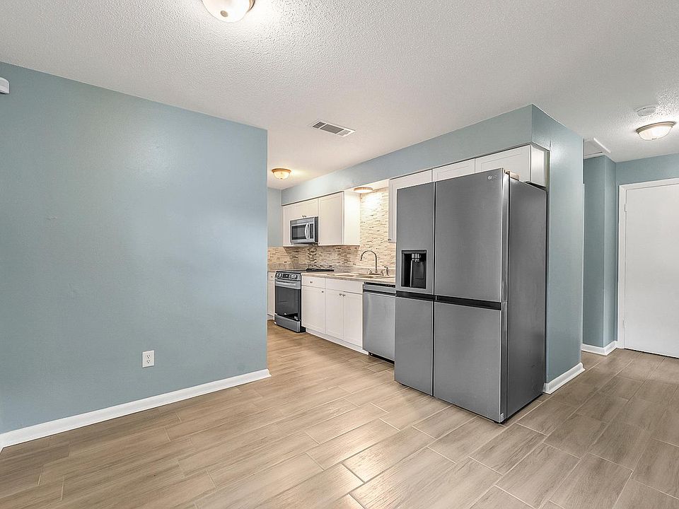 1st image of 127 E Patterson St #127