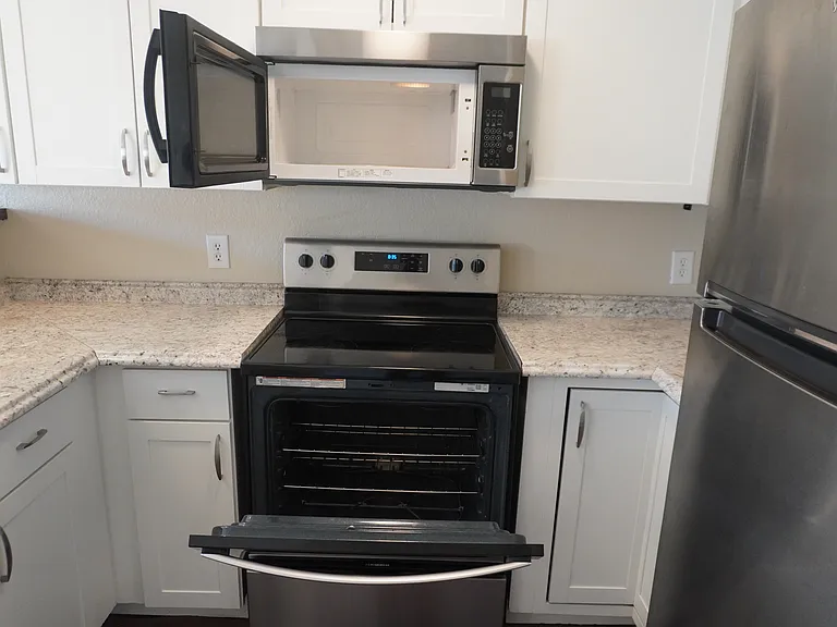 3953 N Palm Grove Dr #1 — Photo 8