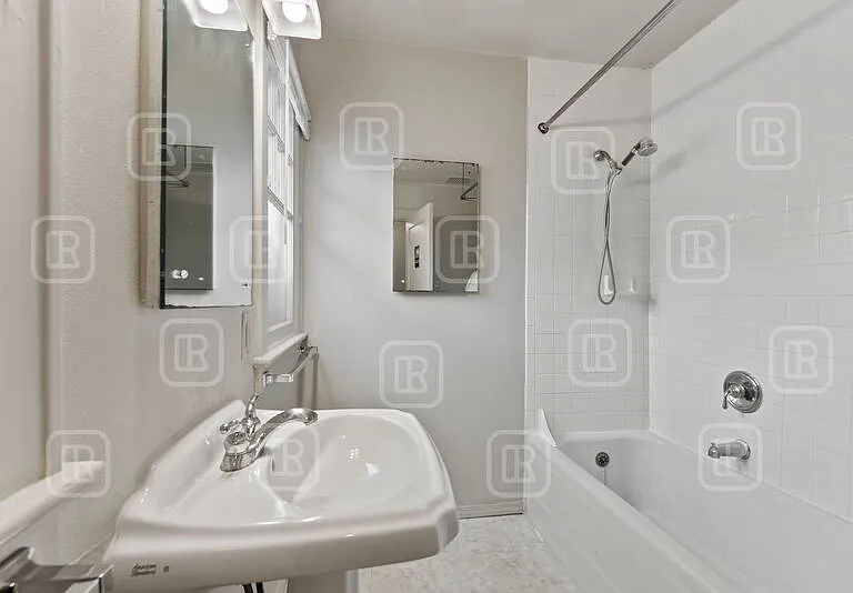 808 E Mission Ave — Photo 11