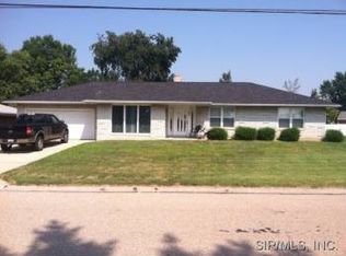 202 Camelot Dr, Collinsville, IL