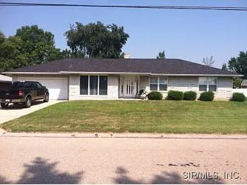 202 Camelot Dr photo 1