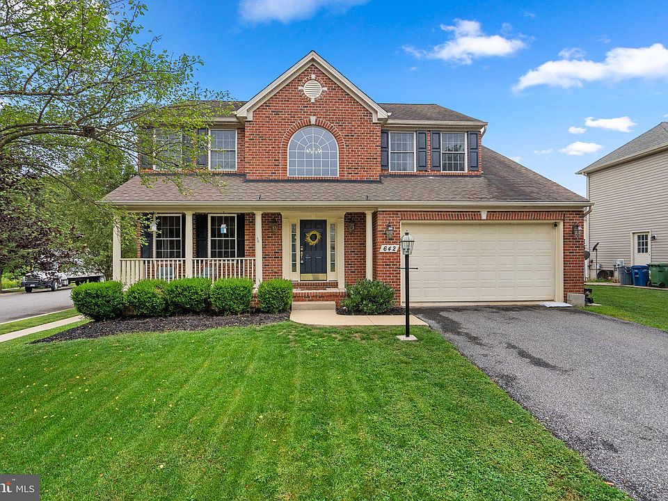 1st image of 642 Brookfield Dr
