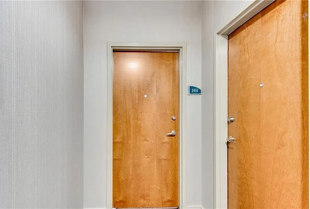 1 bed, 1.5 bath, 606 sqft, $1,900 — Photo 4