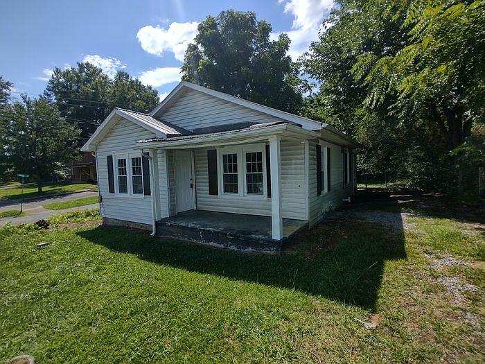 1st image of 2101 E Myrtle Ave