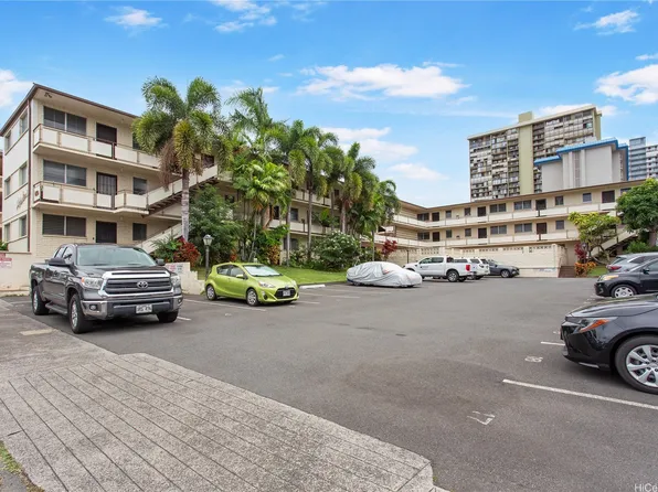 1120 Hassinger St APT 207, Honolulu, HI 96822