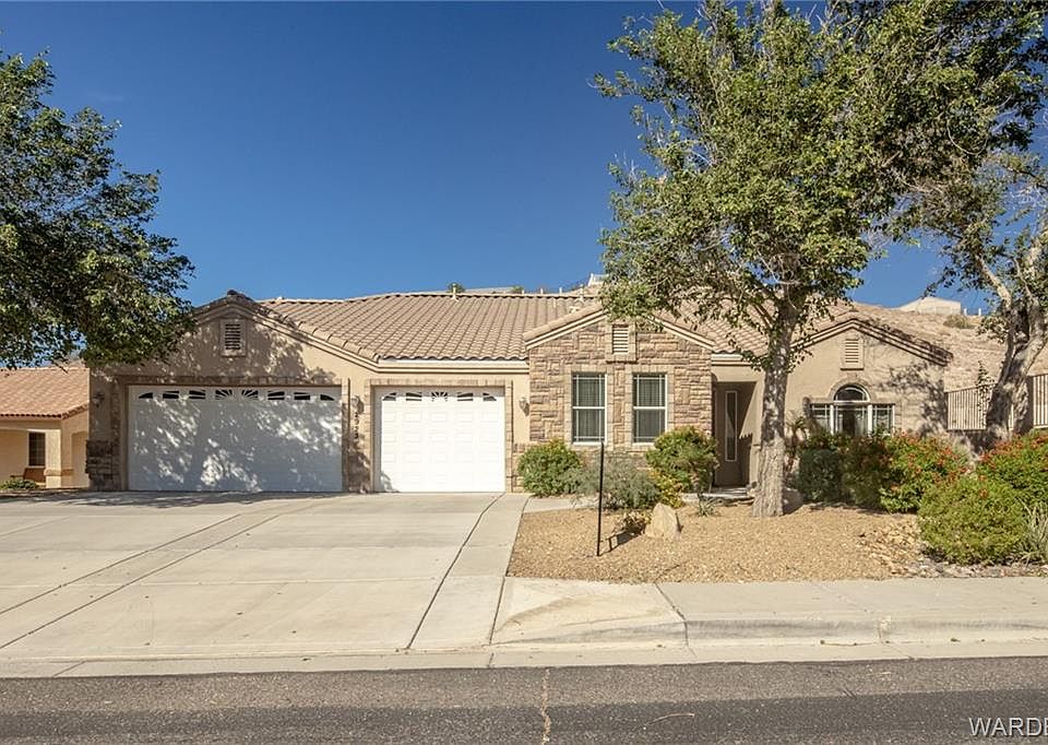 1st image of 2923 Desert Trail Dr