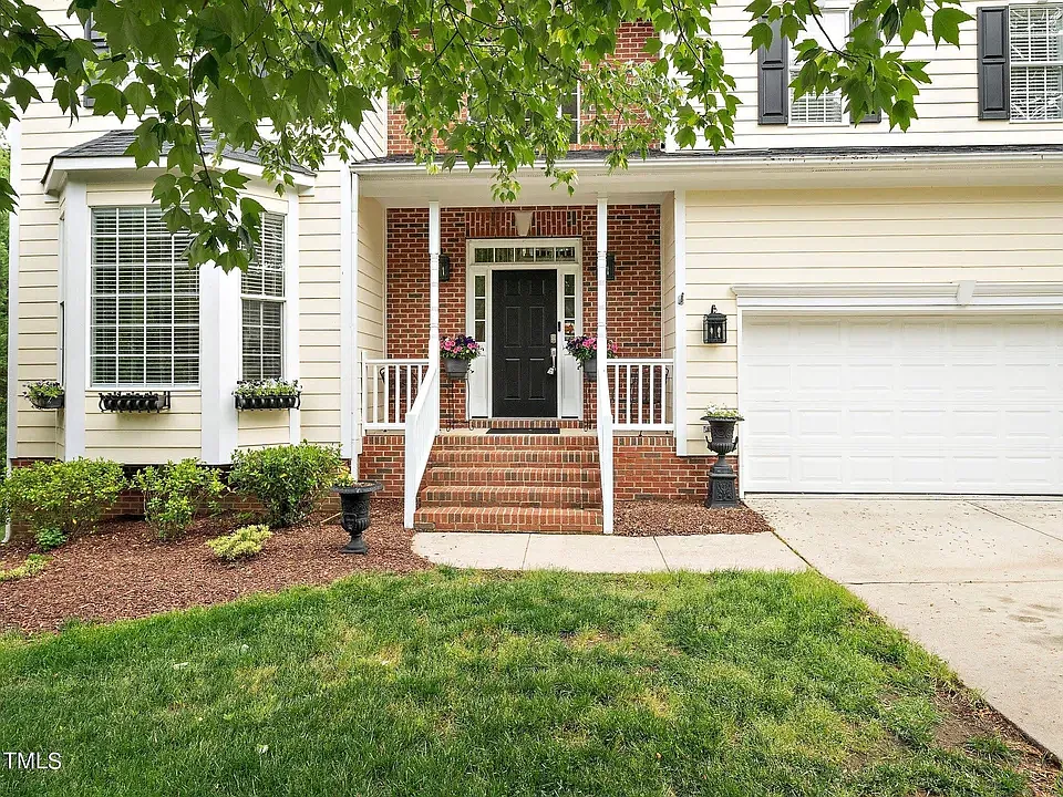 4 bed, 2770 sqft, $2,995 — Photo 2