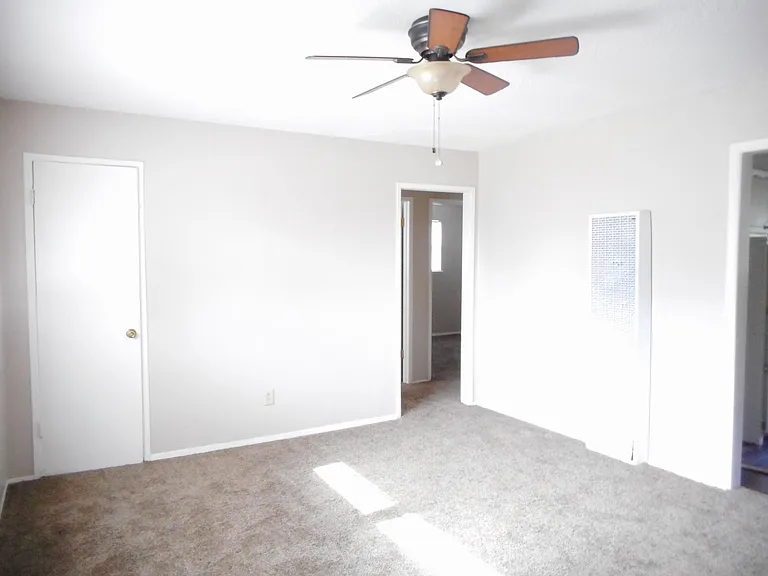 6605 S Phillips Ave — Photo 2