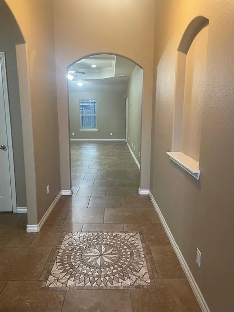 Beautiful Home in the Pinehollow Subdivision-Flour Bluff — Photo 2