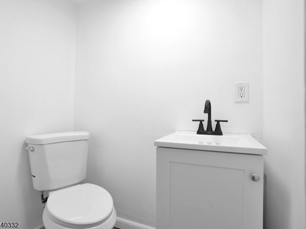 854 E 24th St, Paterson City, NJ 07513