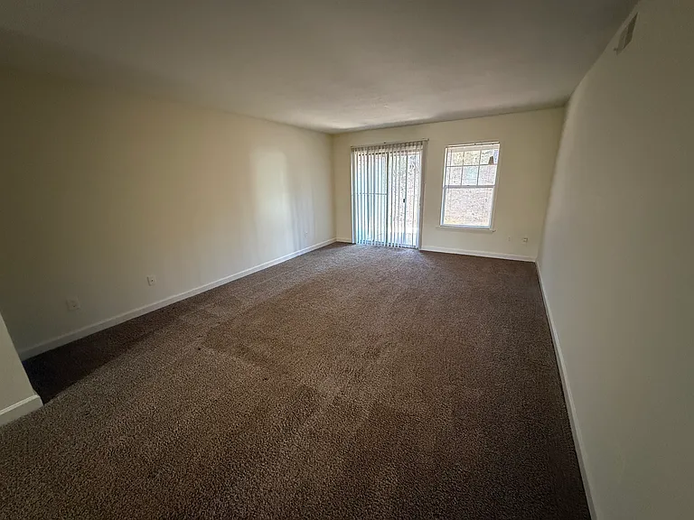 Avery Close Condominiums — Photo 12