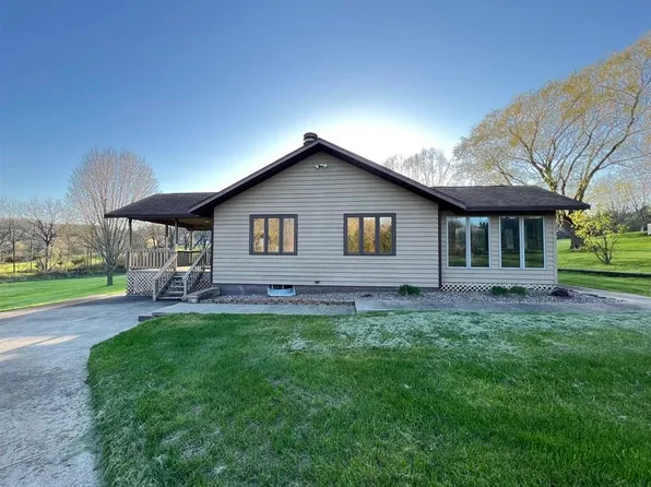 71 Sugarcreek Trl, Galena, IL 61036