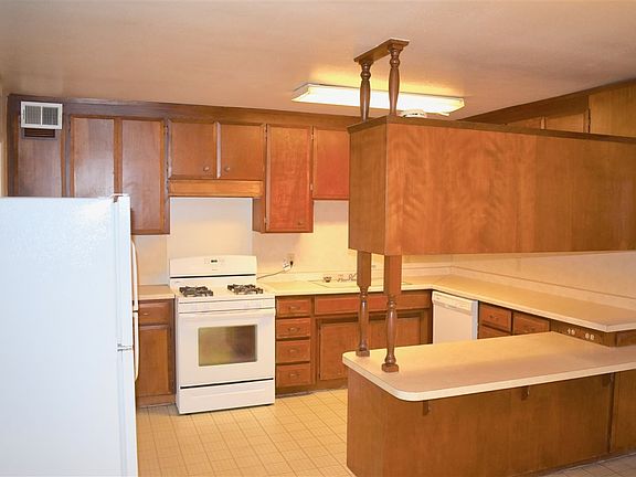 2nd image of 117 W Oliver St