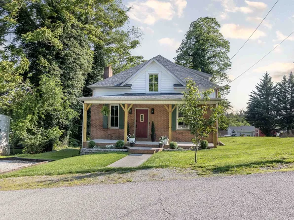 813 Gilbert St, Radford, VA 24141