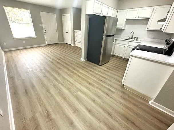 803 N Van Buren St #2 — Photo 4
