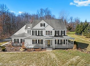 9877 Rosemary Ln, Brighton, MI 48114